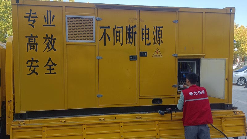 洪山柴油发电机组和UPS电源配合使用时，如何避免切换过程中的电力中断？